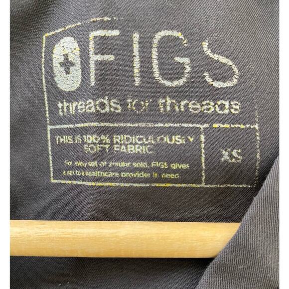 Figs Women's Size XS Gray Short Sleeve V-Neck Super Soft Uniform Scrub Top - Picture 6 of 7